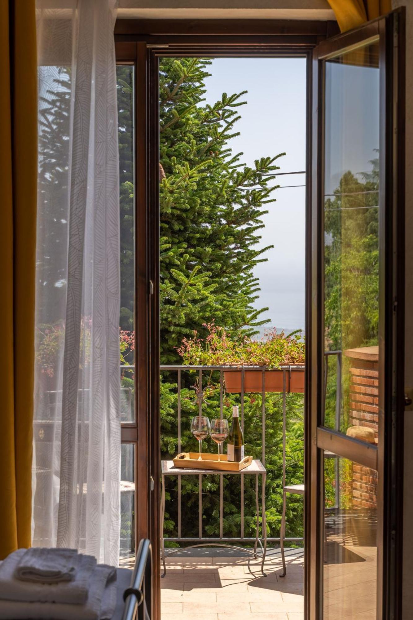 Etna Sunshine Rent Rooms Puntalazzo Exteriör bild